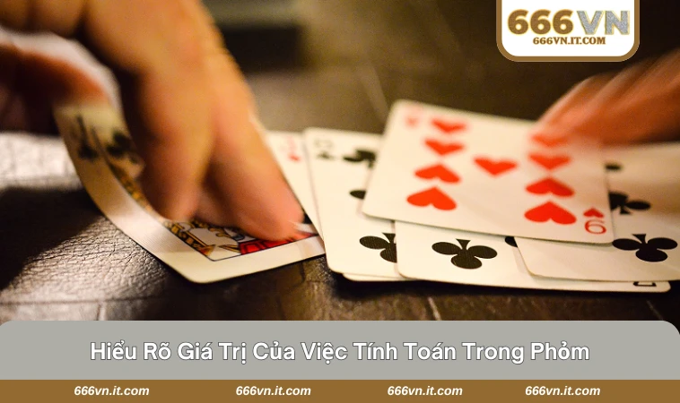 Cách Tính Toán Trong Đánh Phỏm - Mẹo Chơi Hiệu Quả Hơn 1 Người chơi phỏm đang tập trung tính toán từng nước đi trên bàn bài